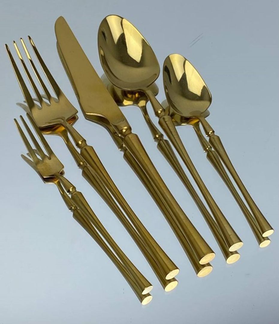 Juego de Cubiertos (5 pzs.) Dorado