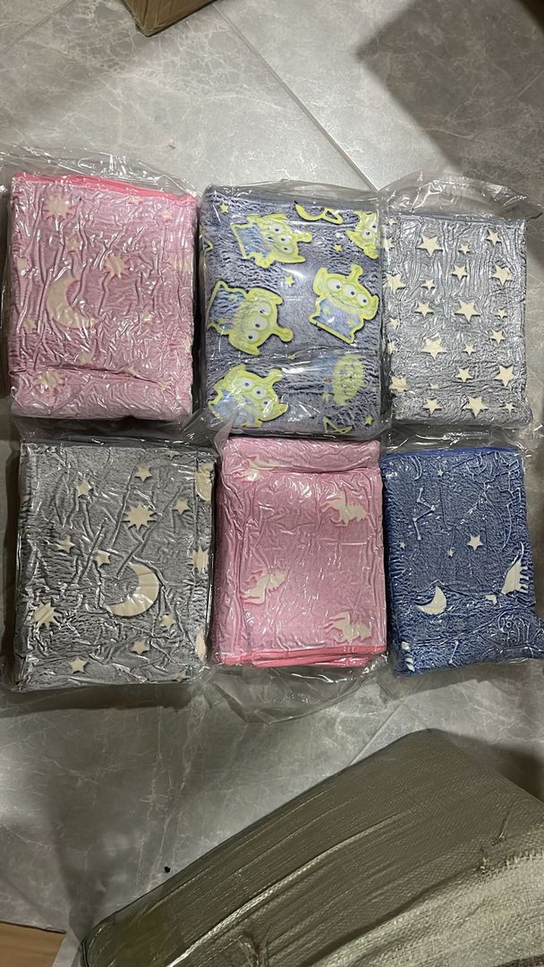 TAPETE QUE SE ILUMINA EN LA OSCURIDAD