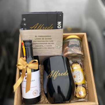 Detalle con agenda y vino  - imagen 1