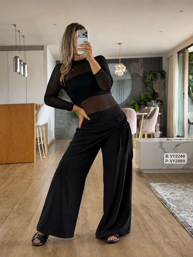 PANTALON CON SOBREPUESTO VY2889