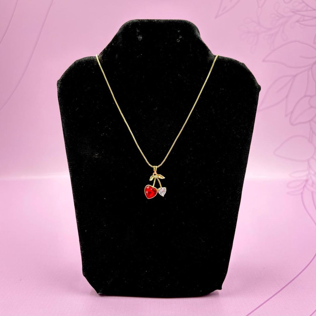 COLLAR CEREZAS EN CORAZÓN