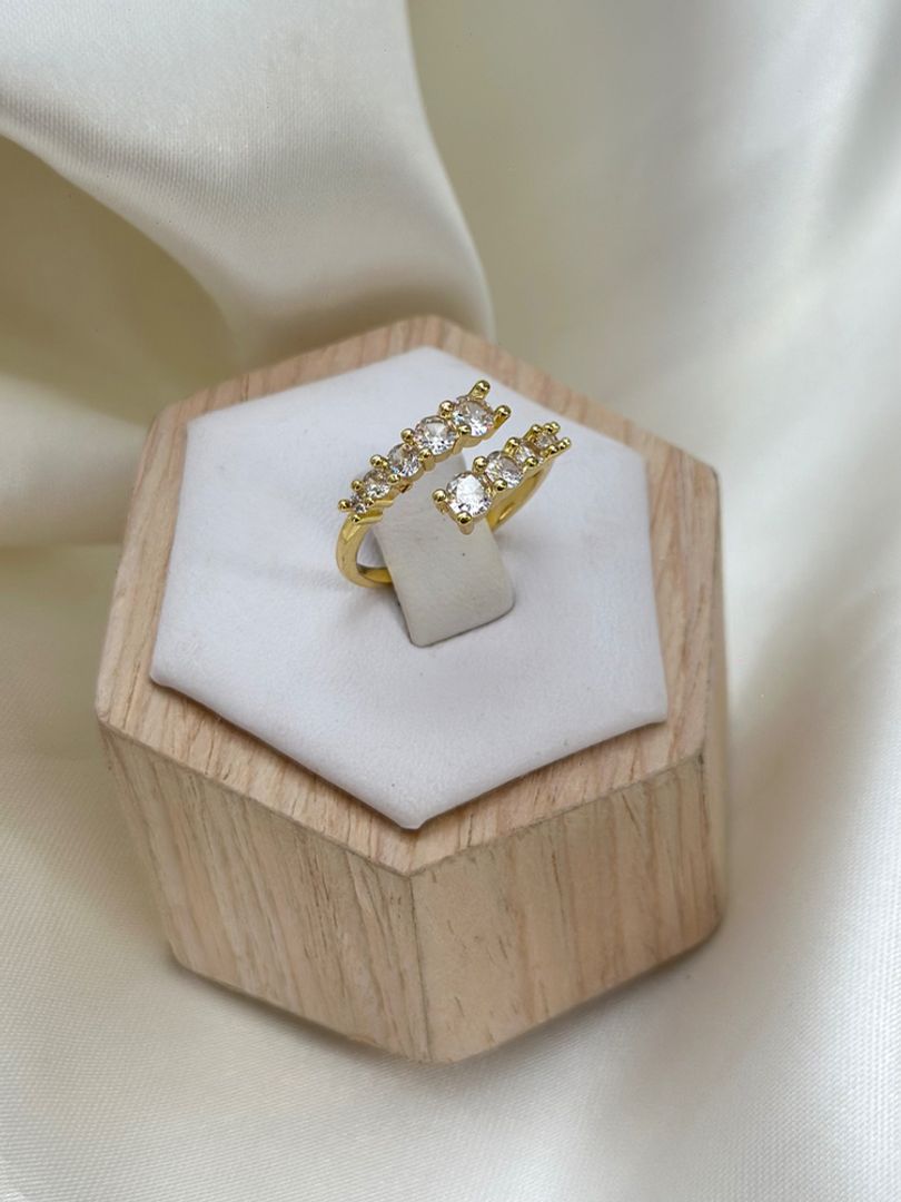 Anillo cruzado circonias 