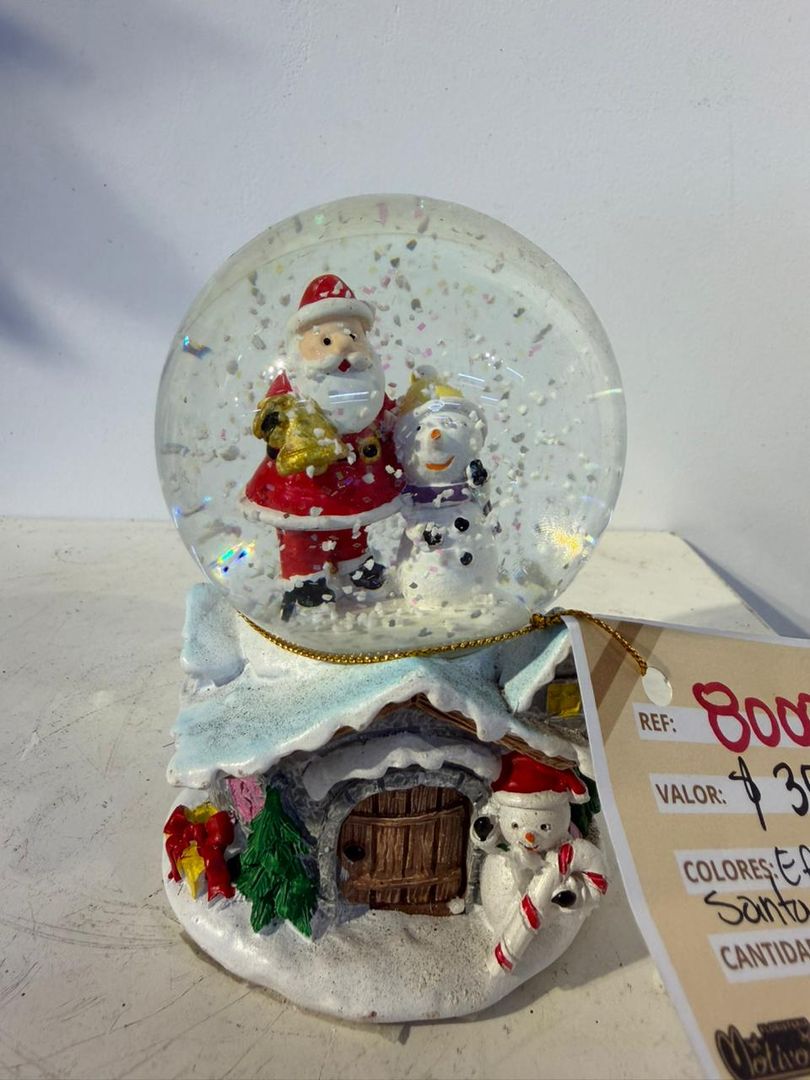 BOLA DE NIEVE CON LUZ SANTA Y HOMBRE DE NIEVE