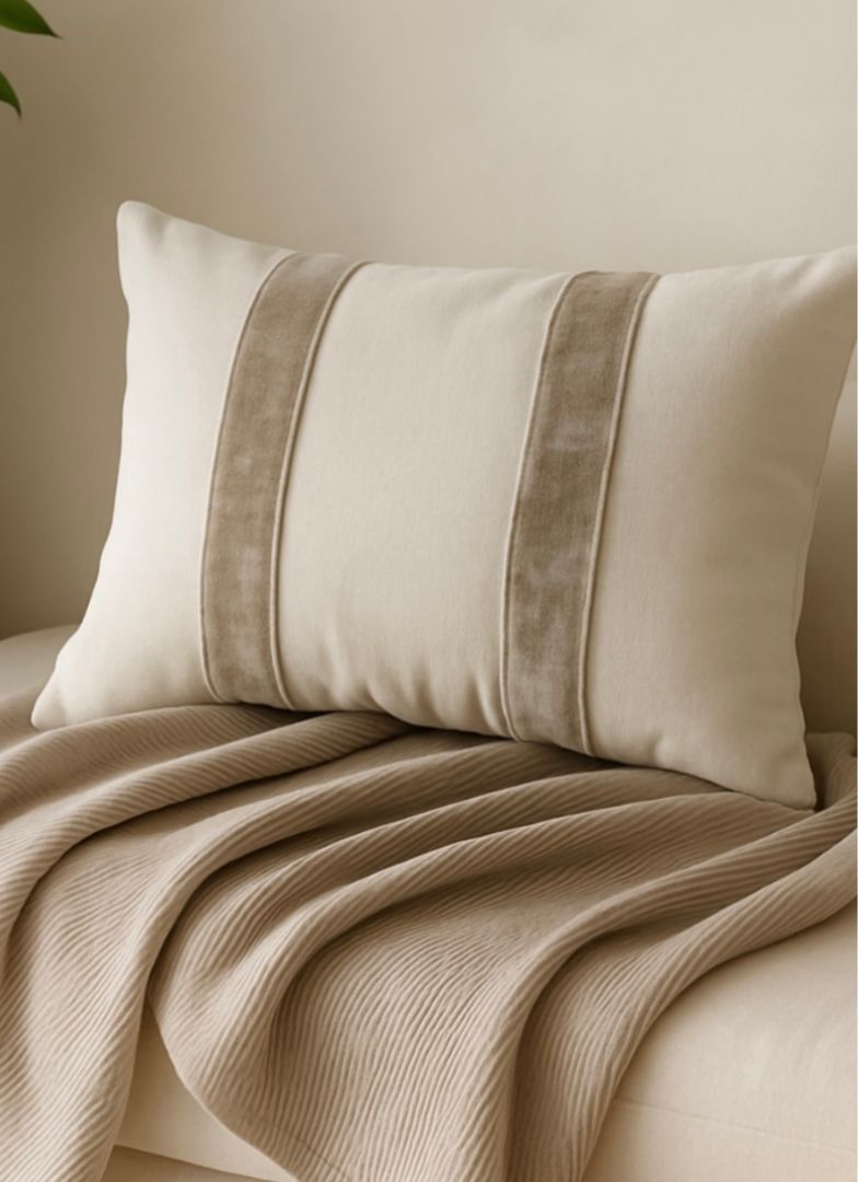 Almohadón Crudo con listones en Terciopelo  