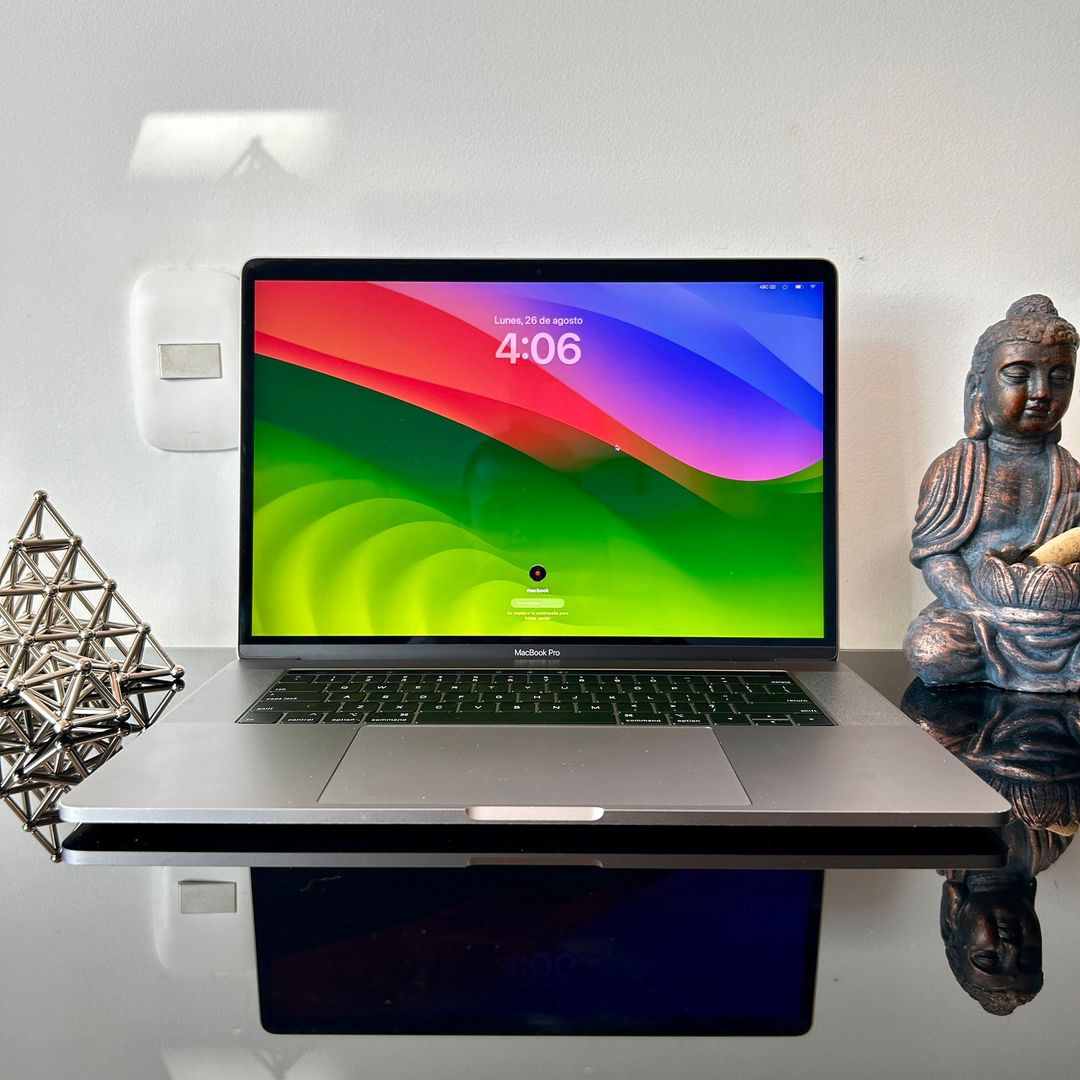 MacBook Pro A1990 15,4” 