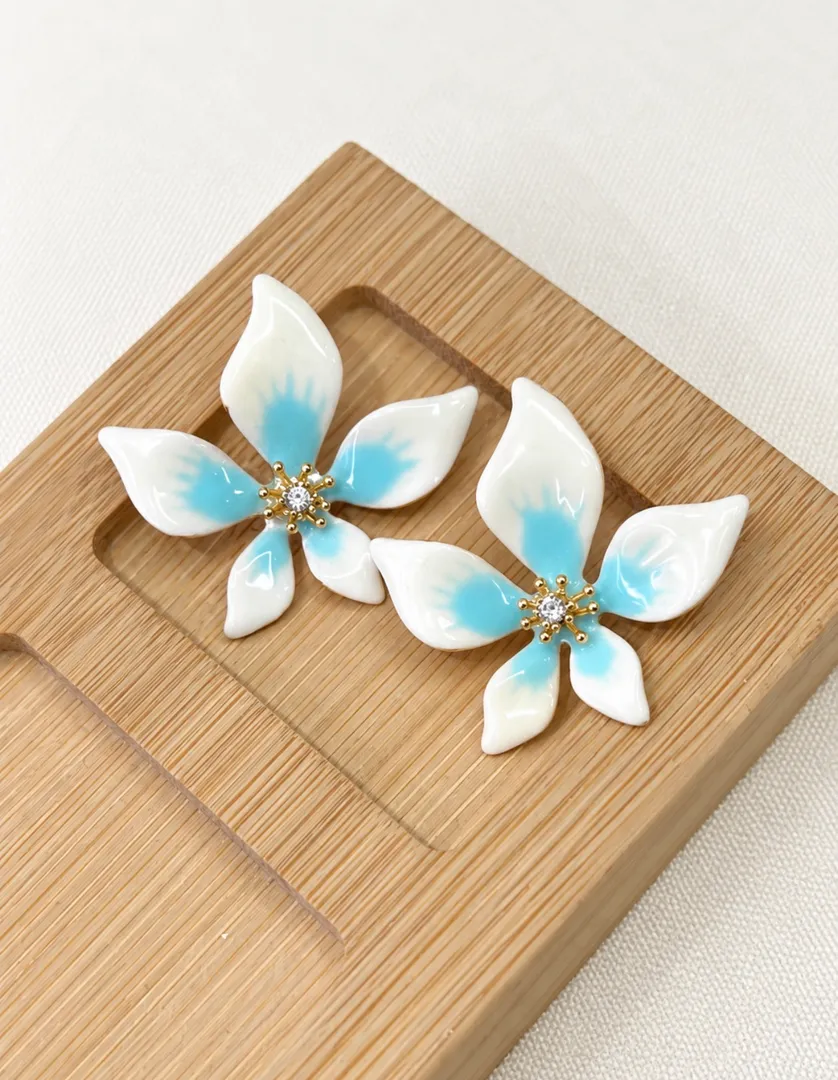 Arete flor azul