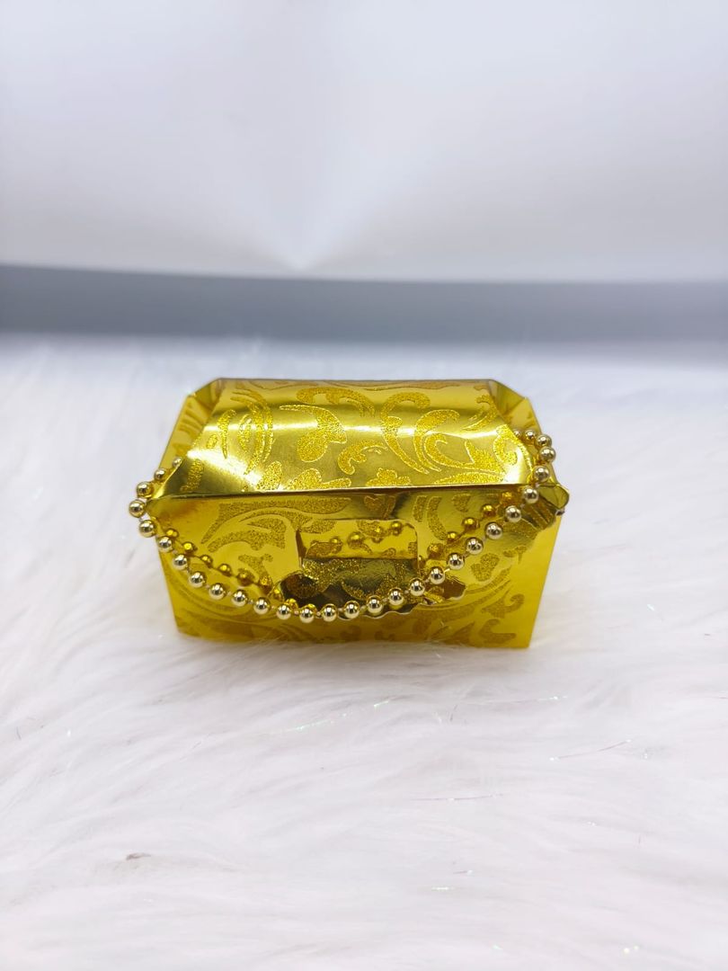 CAJA CON AGARRADERA DE PELA 