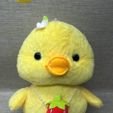 Imagen del producto POLLO CON FLOR Y COLLAR DE FRESA 35 CM 