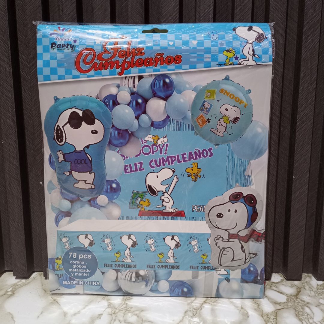 ARCO DE GLOBOS SNOOPY MANTEL CORTINA Y FONDO