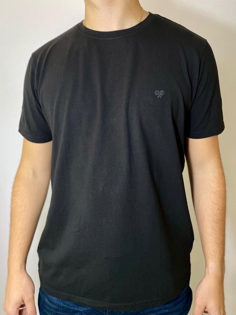 CAMISETA TENNIS ESSENCIALS - NEGRO