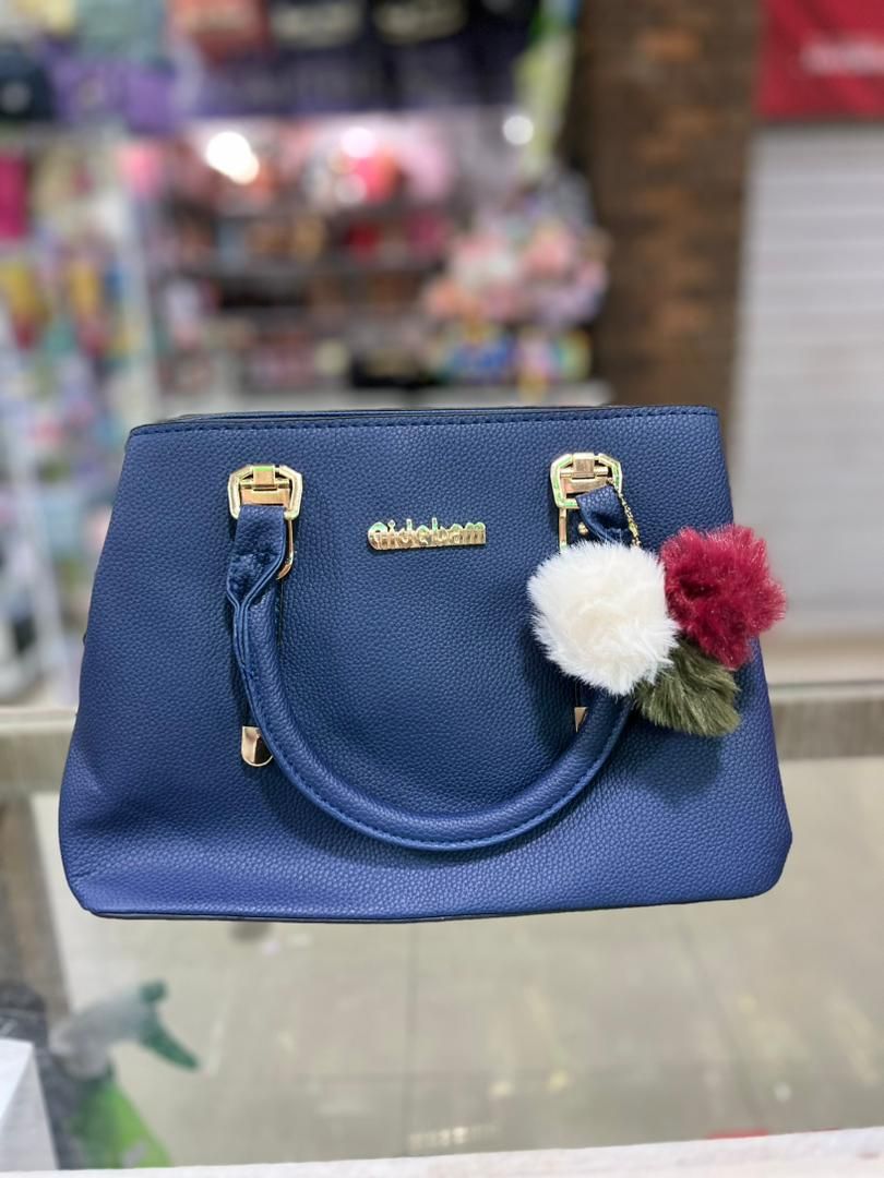 Cartera con pompón nidebam 