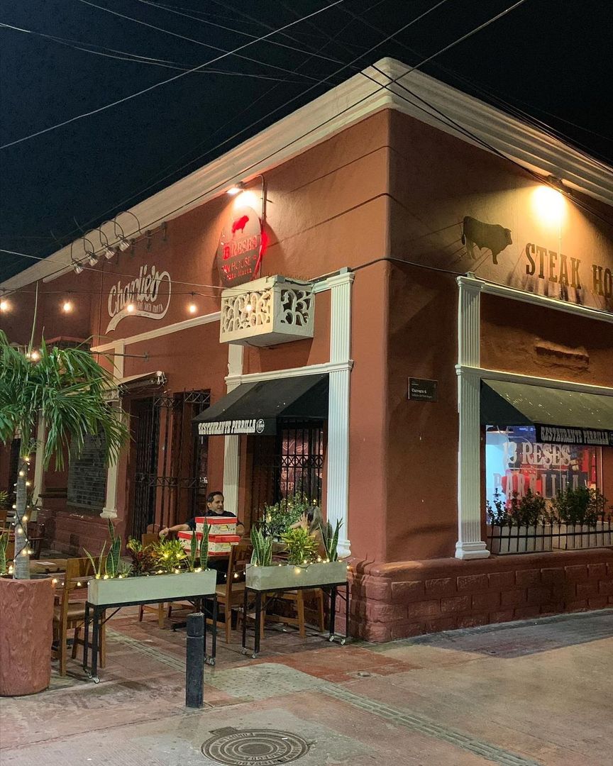 13 Reses Steak House