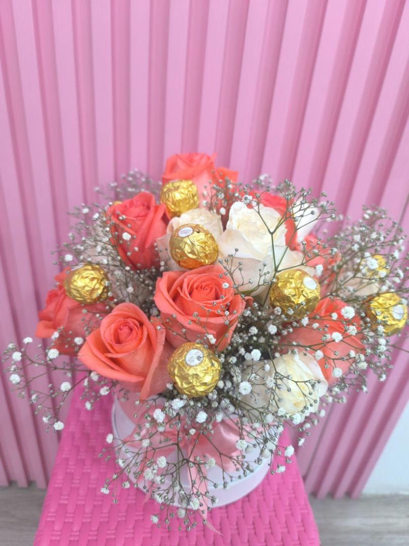 FLORES CON FERREROS 