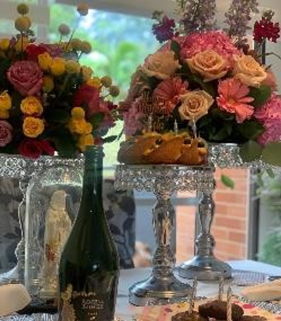 Set de tres bases en metal color plateado con espejo