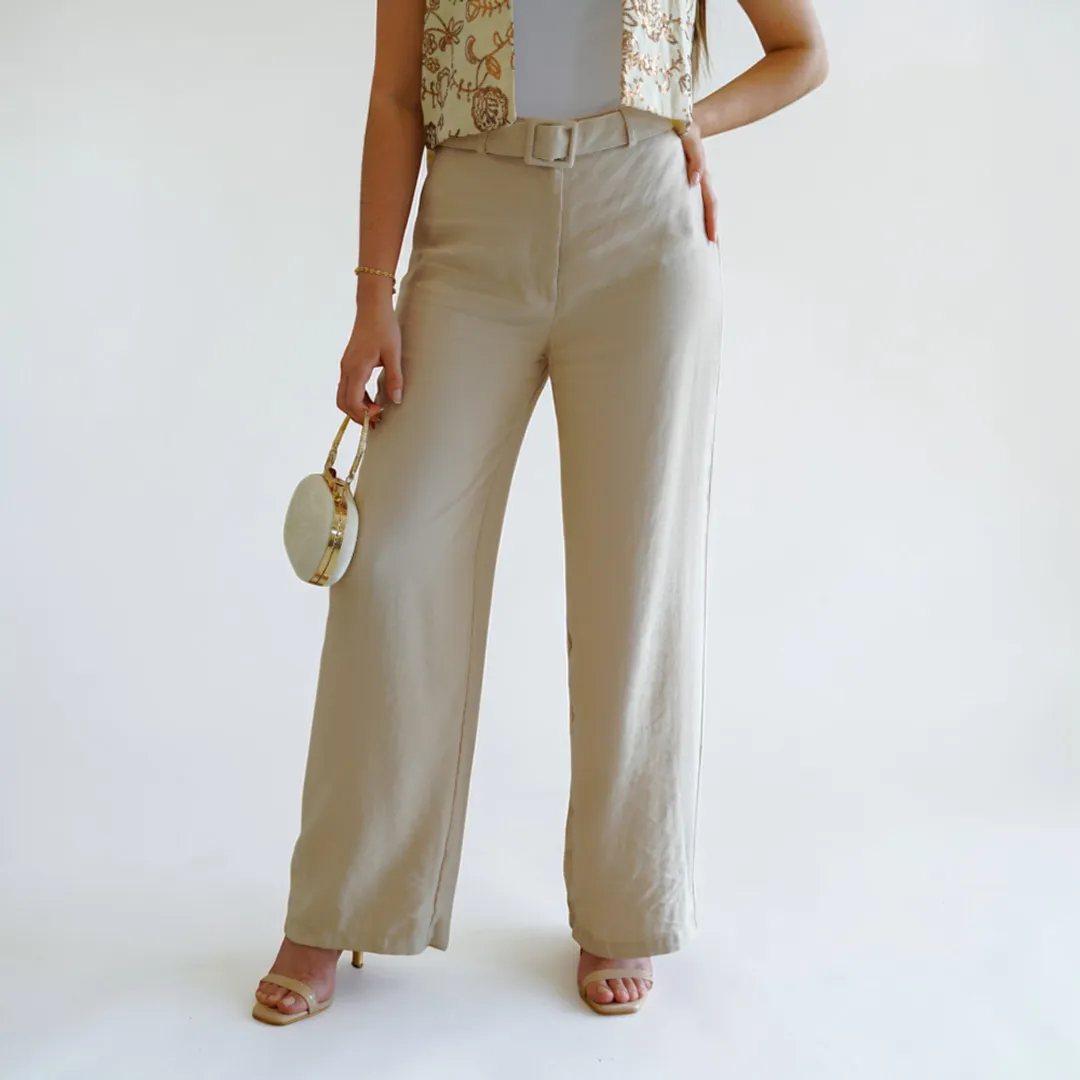 Pantalon beige con correa