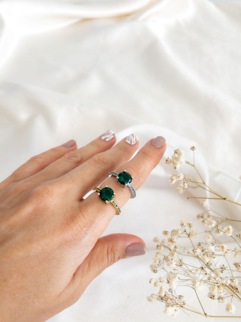 ANILLO CON PIEDRA VERDE