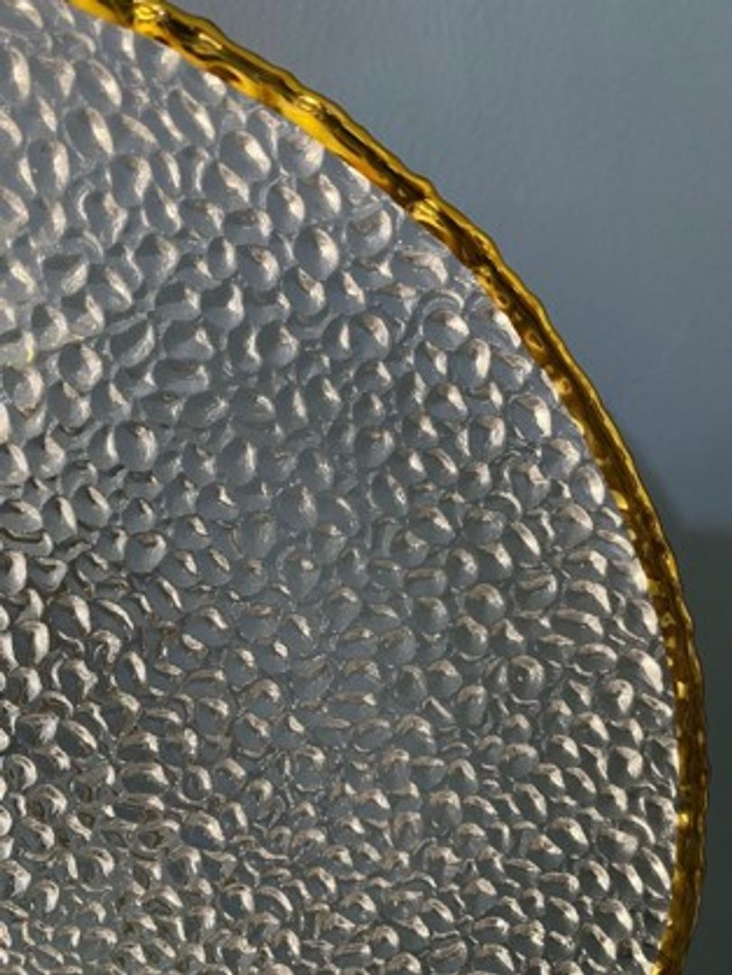PLATO BAJO TRANSPARENTE FILO DORADO EN CRISTAL