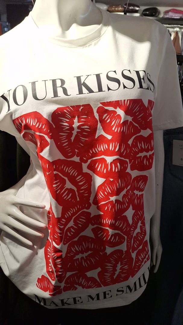 TEMPORADA YOUR KISSES