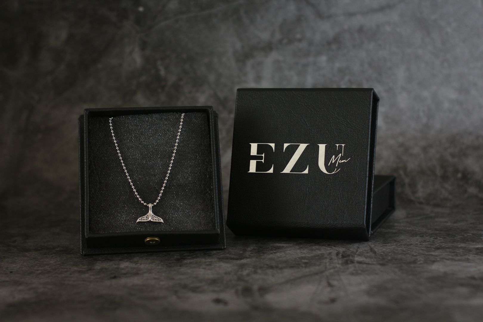 Cadena militar cola de ballena 