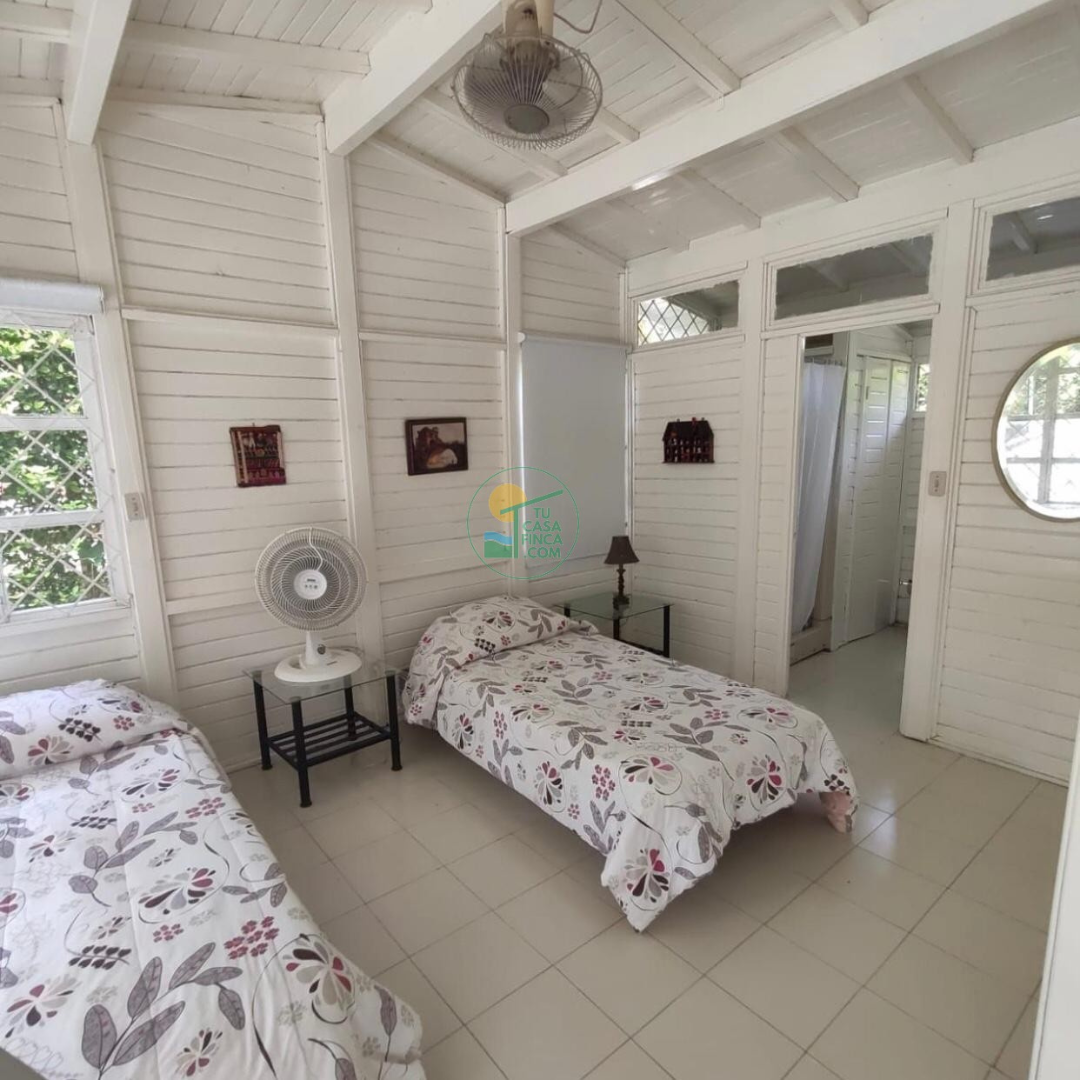 MELGAR |10|12 PERSONAS