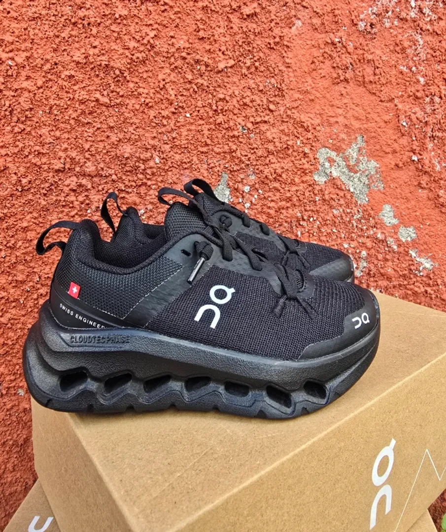 Cloudleap black