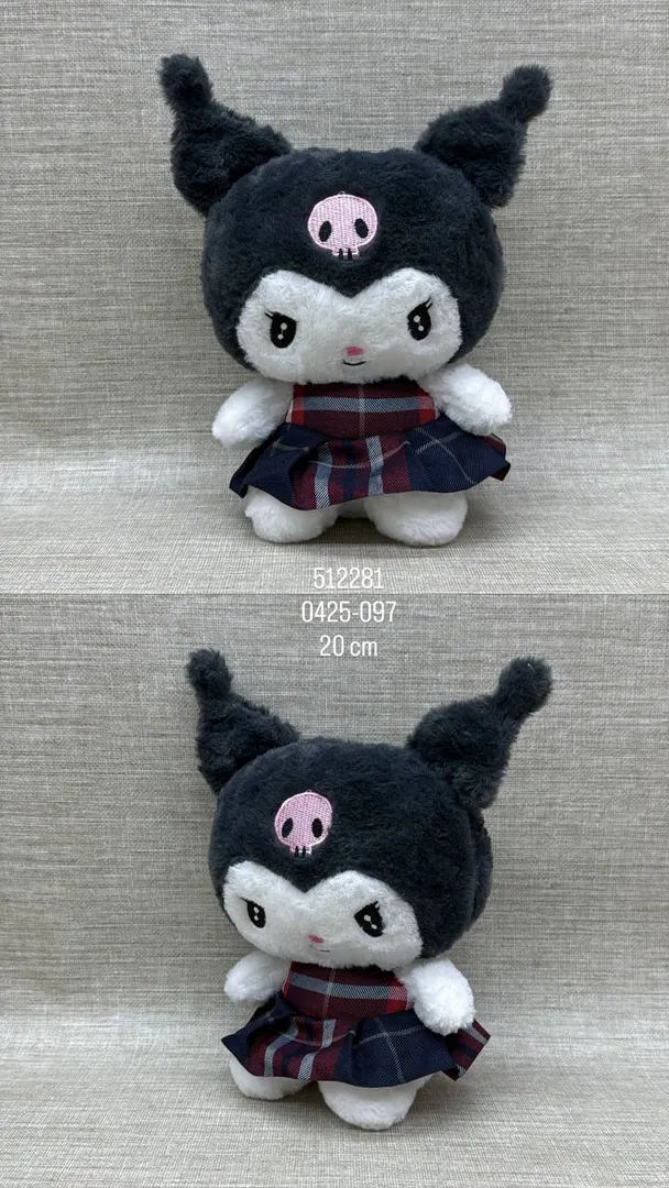 COLECCIÓN SANRIO CON VESTIDO A CUADROS (KUROMI) 20 CM