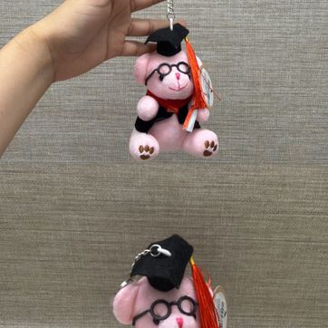 Imagen del producto LLAVERO OSO GRADUADO ROSA 10 CM