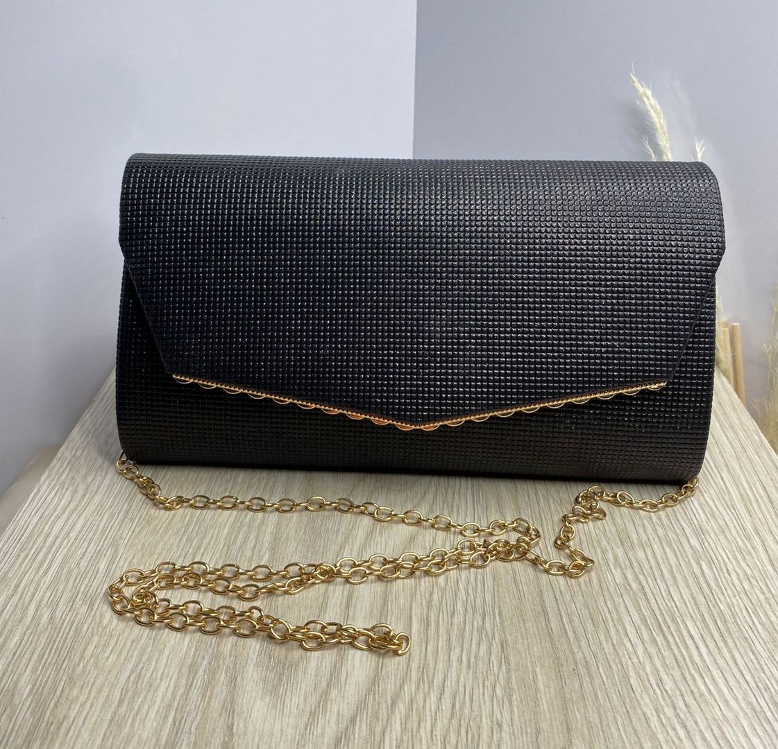 Cartera negra, dorado, plateado y rosado 