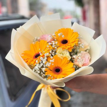 Imagen del producto x3 gerberas y 4 rosas