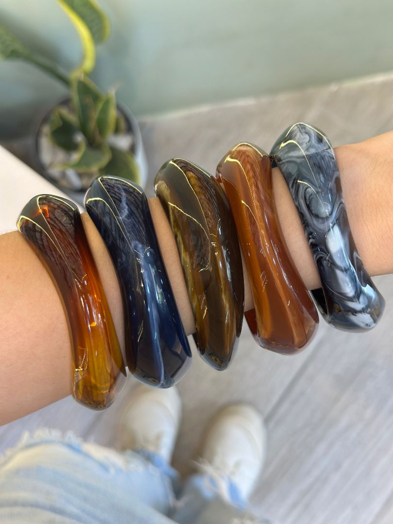 Pulsera acrílica curva 
