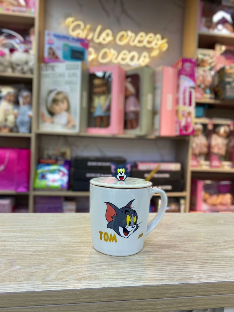 TAZA TOM Y JERRY CON TAPA FIGURA 