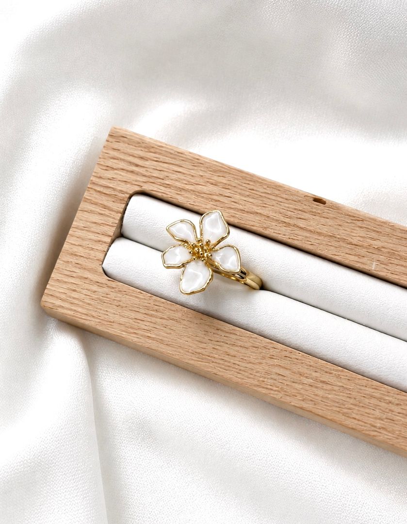 Anillo flor blanca 