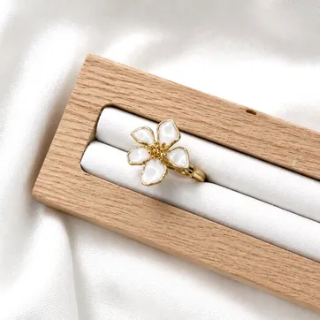 Imagen del producto Anillo flor blanca 
