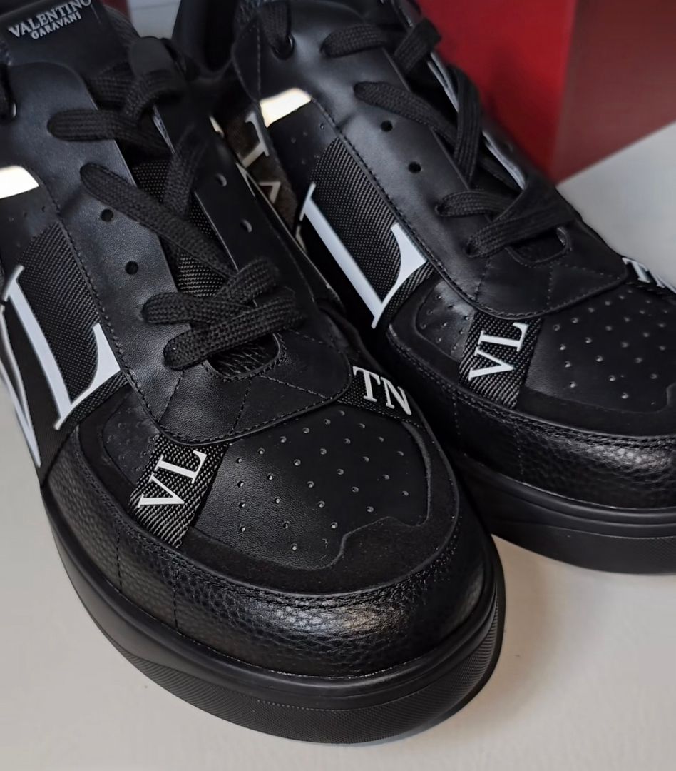 Valentino Garavani VLTN