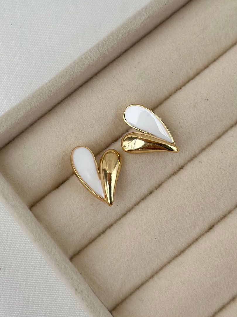 Arete corazón blanco 