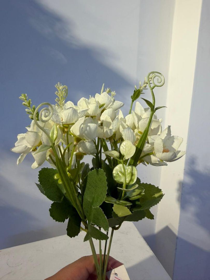 FOLLAJE CON FLOR X 5 BLANCO