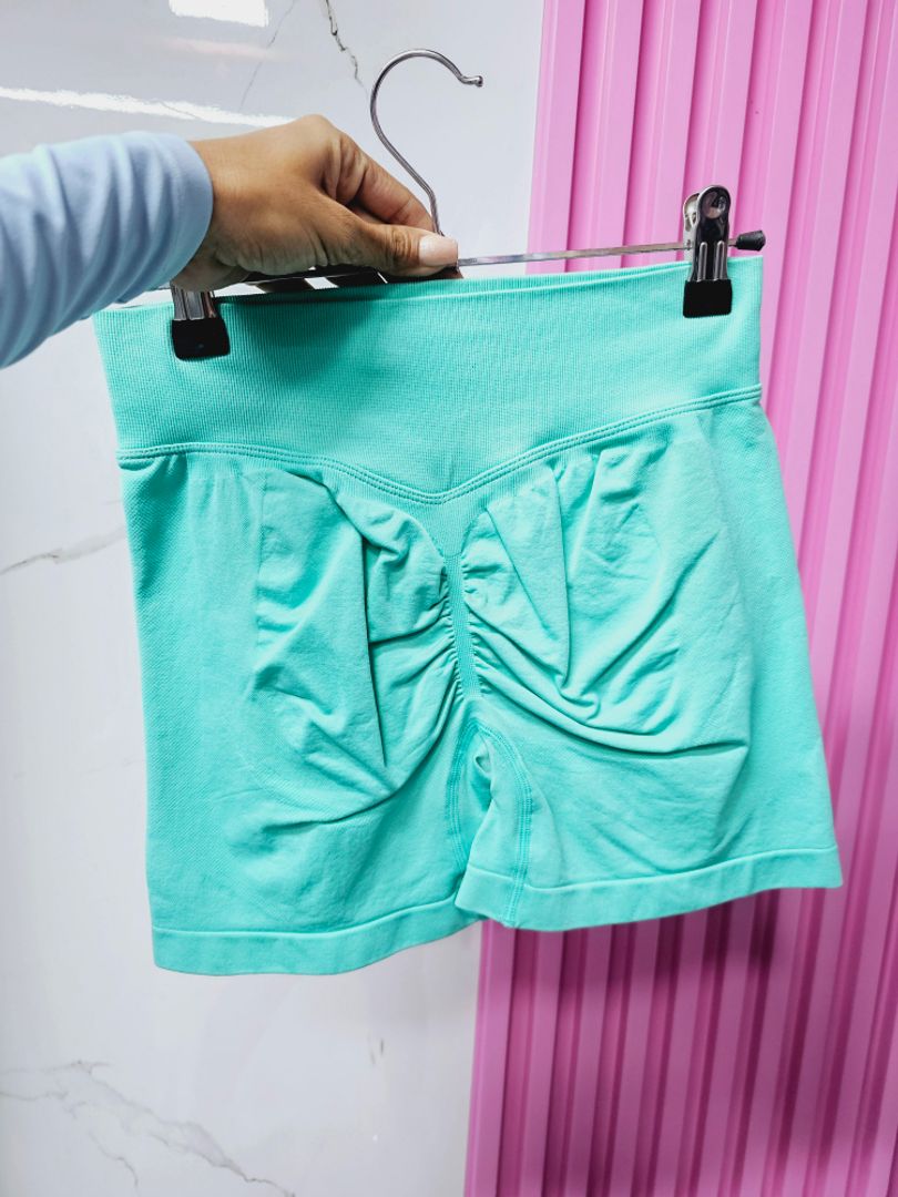 SHORTS: M, L