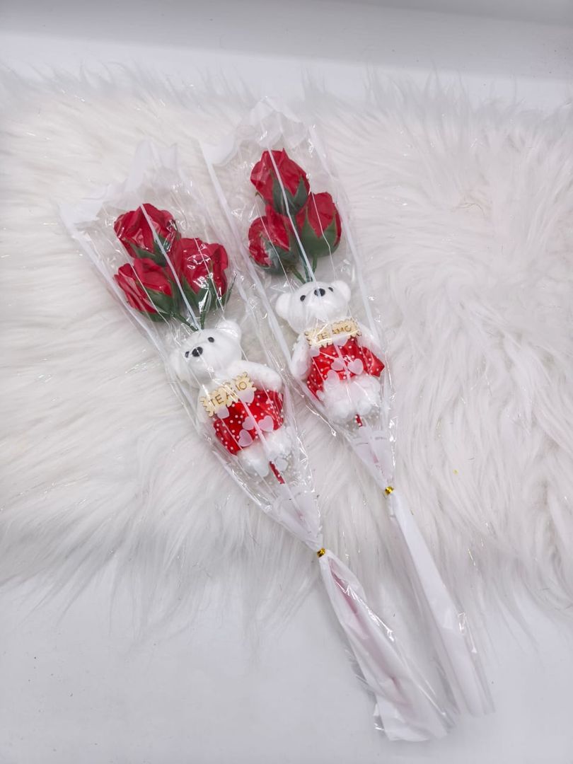 DETALLE OSA VESTIDO Y ROSAS RS/218