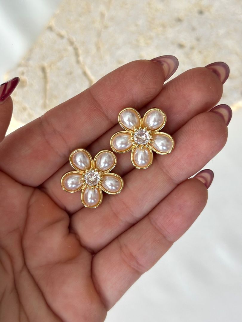 Arete flor perla 