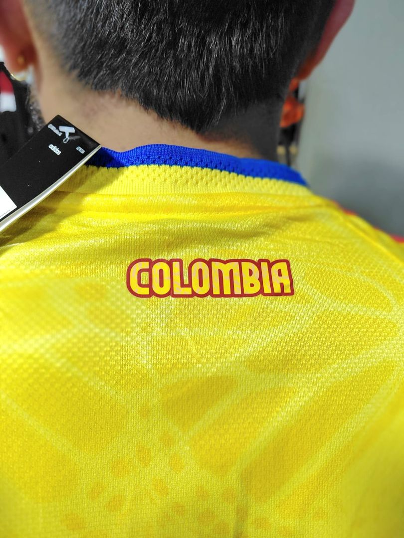 CAMISETA OFICIAL COLOMBIA JUGADOR 1.1