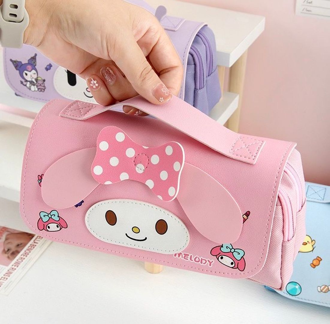 Cartuchera Sanrio tipo cuero 