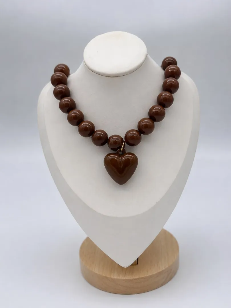 Collar chicle # 16 Cafe oscuro corazón macizo