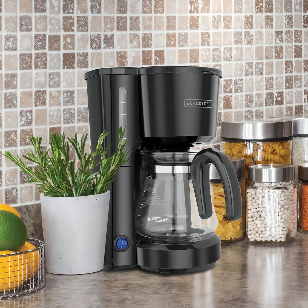 CAFETERA BLACK+DECKER 5 TAZAS CON FILTRO PERMANENTE