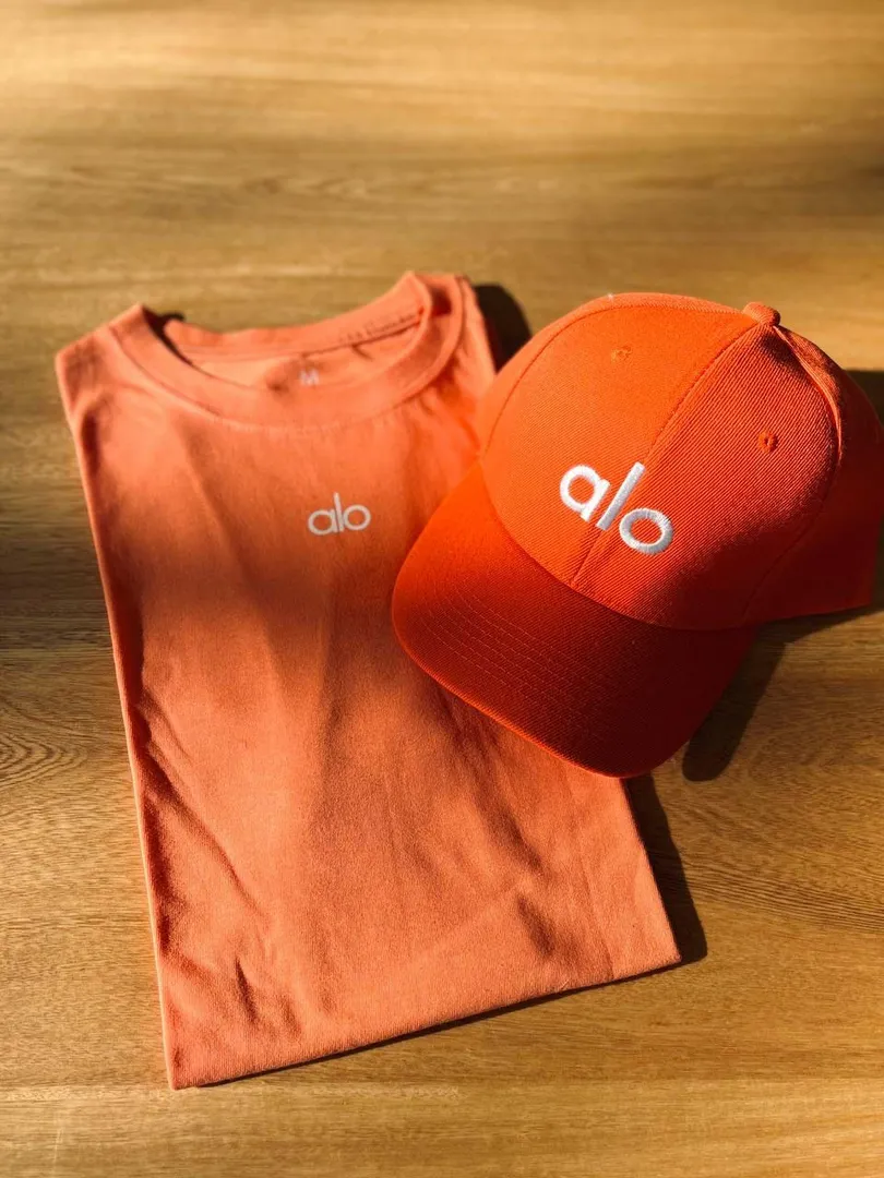 DUO DE CAMISETA + GORRA BORDADA