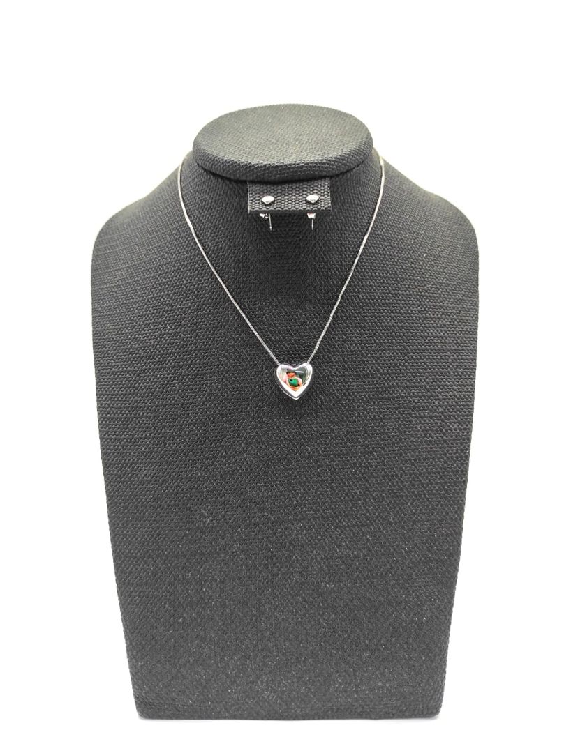Collar con aretes corazón plateado
