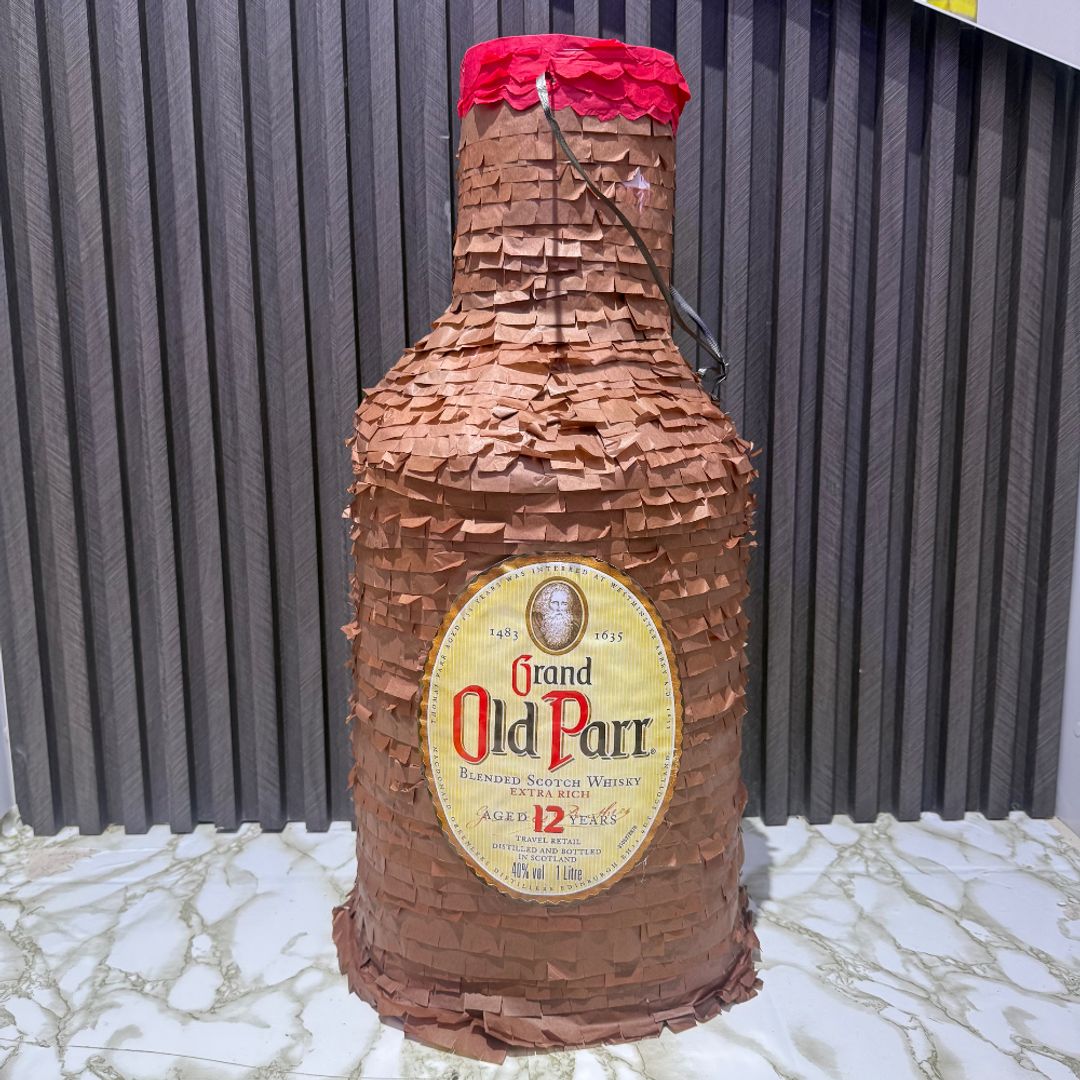PIÑATA DE BOTELLAS
