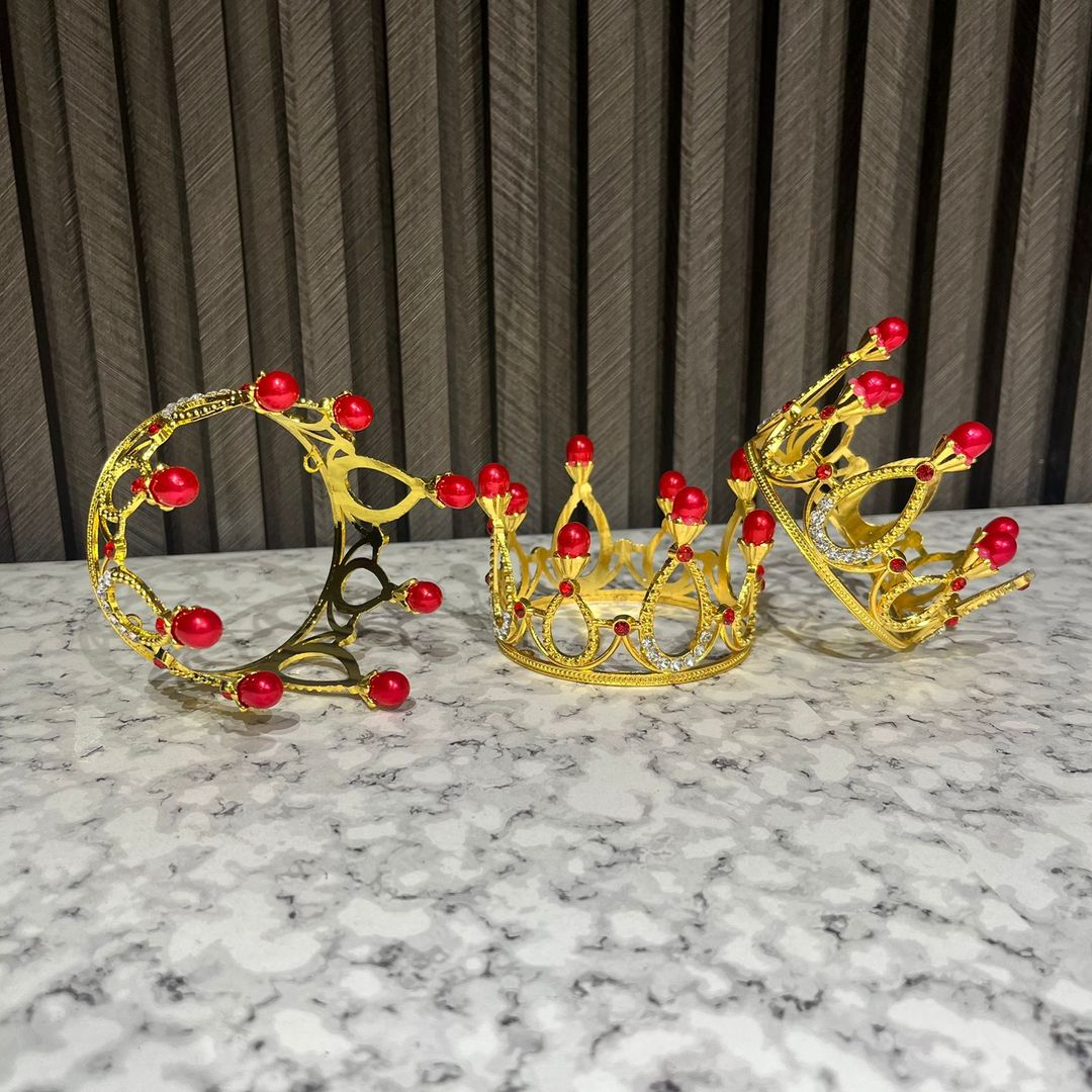 CORONA METÁLICA 8CM X5CM 