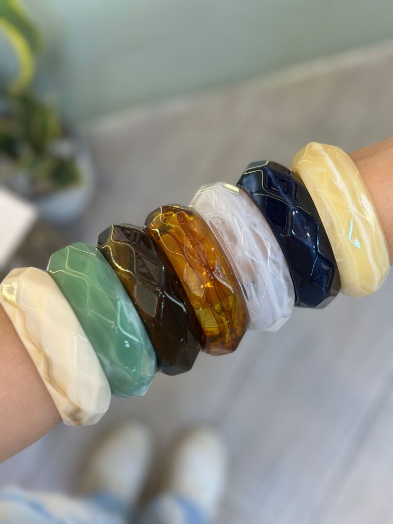 Pulsera acrílica relieve 