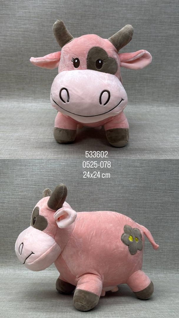 VACA ROSA  CON FLOR BORDADA 24X24 CM 