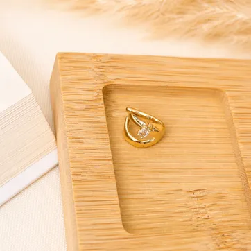 Imagen del producto Earcuff dorado circon 
